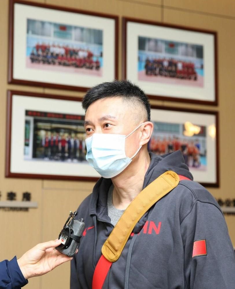 《驯龙高手3》继续由迪恩;德布洛斯执导，根据2014年他接受采访时透露的情况，这集故事有着忧伤的基调，讲述为何龙最终消失在人类的世界